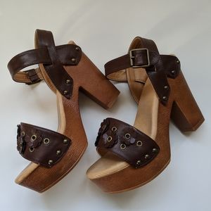 NIB Dolce by Mojo Moxy Platform Sandals Sz 7